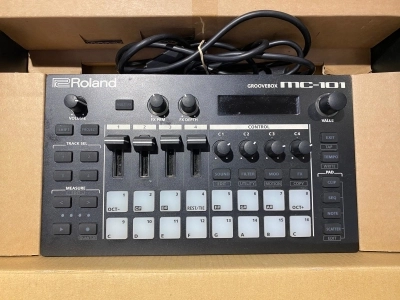 Roland MC-101 2